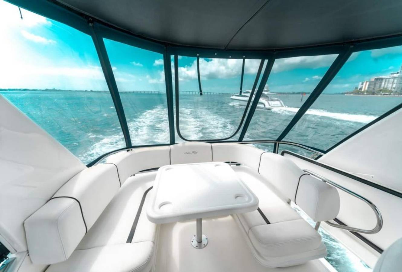 Sea Ray Sedan Bridge Ladys First 50-5